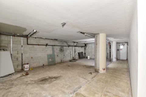 Commercial property in Miami, Florida № 1700572 - photo 7