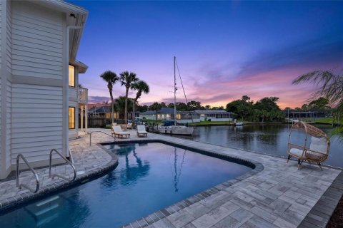House in Palm Coast, Florida 5 bedrooms, 297.47 sq.m. № 2199047 - photo 6