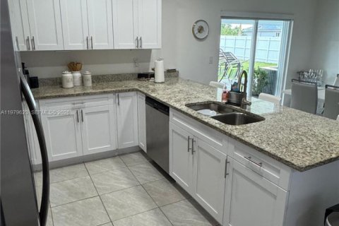 Villa ou maison à vendre à Cape Coral, Floride: 3 chambres № 2046153 - photo 10