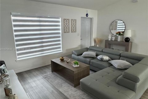 Villa ou maison à vendre à Cape Coral, Floride: 3 chambres № 2046153 - photo 5