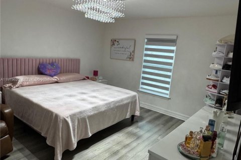 Villa ou maison à vendre à Cape Coral, Floride: 3 chambres № 2046153 - photo 12