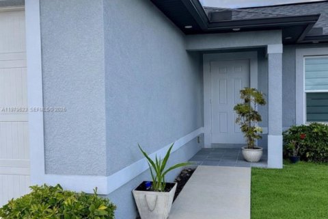 Villa ou maison à vendre à Cape Coral, Floride: 3 chambres № 2046153 - photo 3