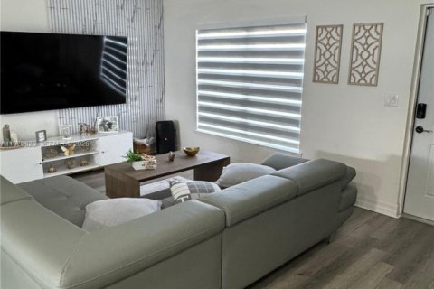 Villa ou maison à vendre à Cape Coral, Floride: 3 chambres № 2046153 - photo 4