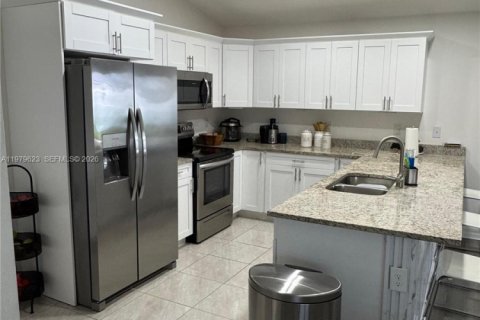 Villa ou maison à vendre à Cape Coral, Floride: 3 chambres № 2046153 - photo 9