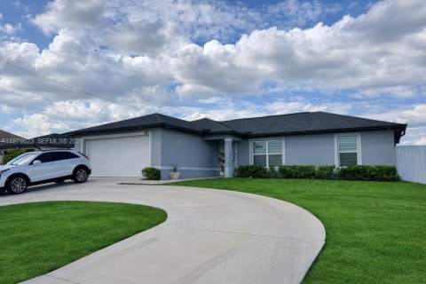 Villa ou maison à vendre à Cape Coral, Floride: 3 chambres № 2046153 - photo 1
