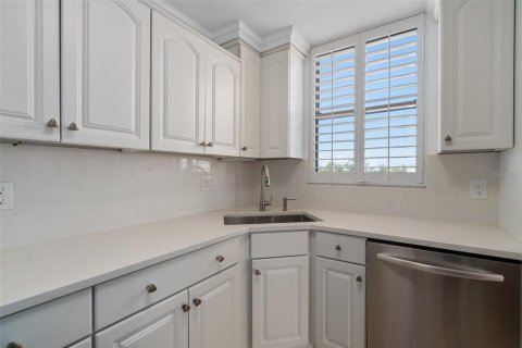 Condo in Maitland, Florida, 2 bedrooms № 2209162 - photo 12