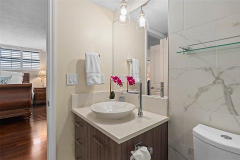 Condo in Maitland, Florida, 2 bedrooms № 2209162 - photo 29