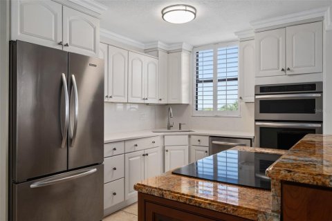 Condo in Maitland, Florida, 2 bedrooms № 2209162 - photo 9
