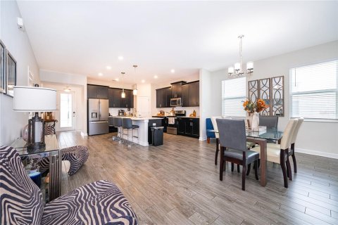 Casa en venta en Orlando, Florida, 3 dormitorios, 194.07 m2 № 2386543 - foto 2