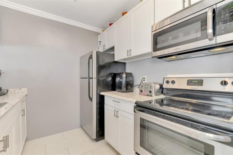 Condo in Bradenton, Florida, 2 bedrooms  № 2110553 - photo 14