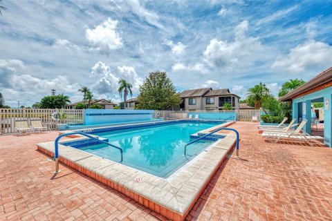 Condo in Bradenton, Florida, 2 bedrooms  № 2110553 - photo 27