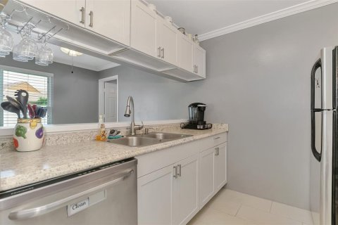 Condo in Bradenton, Florida, 2 bedrooms  № 2110553 - photo 13