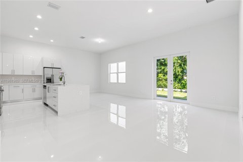 House in Cutler Bay, Florida 4 bedrooms, 179.02 sq.m. № 2052821 - photo 24