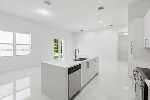 House in Cutler Bay, Florida 4 bedrooms, 179.02 sq.m. № 2052821 - photo 27