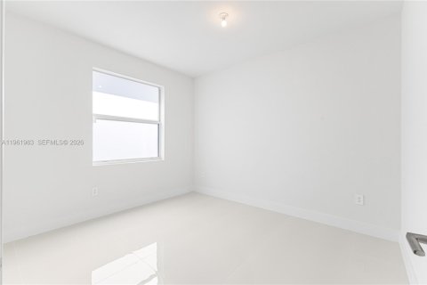House in Cutler Bay, Florida 4 bedrooms, 179.02 sq.m. № 2052821 - photo 15