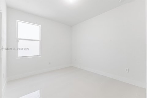 House in Cutler Bay, Florida 4 bedrooms, 179.02 sq.m. № 2052821 - photo 12