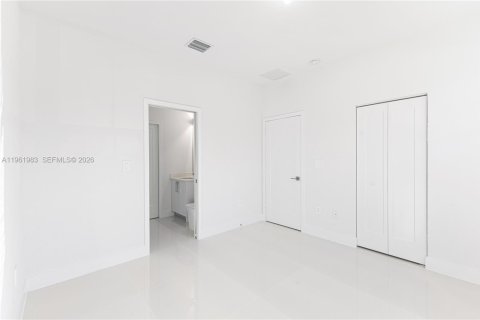 House in Cutler Bay, Florida 4 bedrooms, 179.02 sq.m. № 2052821 - photo 10
