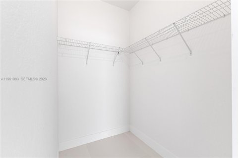 House in Cutler Bay, Florida 4 bedrooms, 179.02 sq.m. № 2052821 - photo 17