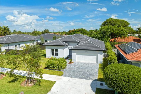 House in Cutler Bay, Florida 4 bedrooms, 179.02 sq.m. № 2052821