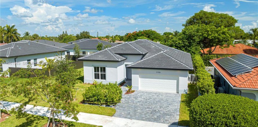 House in Cutler Bay, Florida 4 bedrooms, 179.02 sq.m. № 2052821