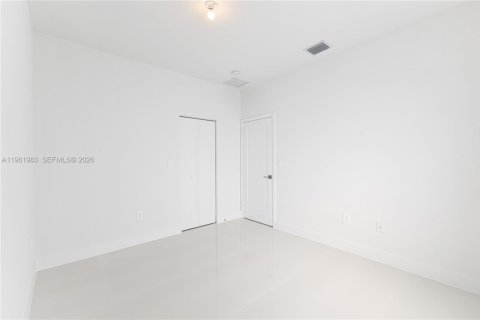 House in Cutler Bay, Florida 4 bedrooms, 179.02 sq.m. № 2052821 - photo 16