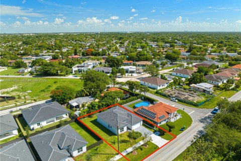 House in Cutler Bay, Florida 4 bedrooms, 179.02 sq.m. № 2052821 - photo 29