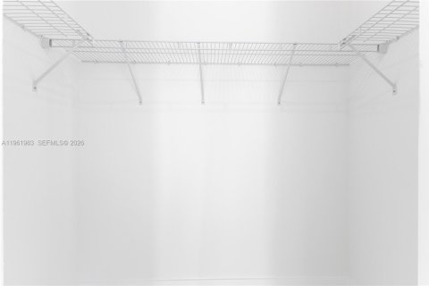 House in Cutler Bay, Florida 4 bedrooms, 179.02 sq.m. № 2052821 - photo 11