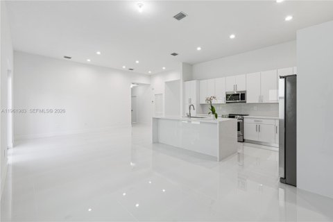 House in Cutler Bay, Florida 4 bedrooms, 179.02 sq.m. № 2052821 - photo 26