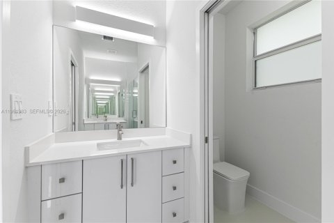 House in Cutler Bay, Florida 4 bedrooms, 179.02 sq.m. № 2052821 - photo 7