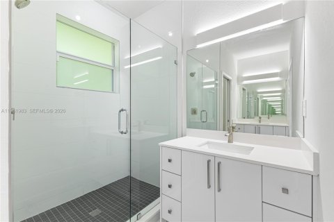 House in Cutler Bay, Florida 4 bedrooms, 179.02 sq.m. № 2052821 - photo 8