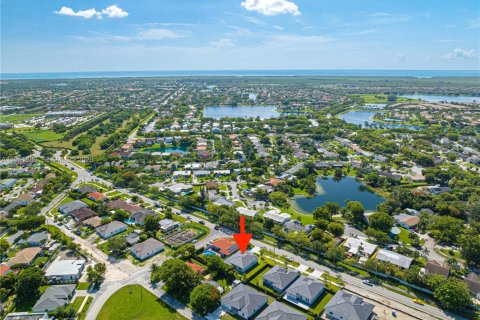 House in Cutler Bay, Florida 4 bedrooms, 179.02 sq.m. № 2052821 - photo 28