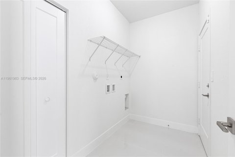 House in Cutler Bay, Florida 4 bedrooms, 179.02 sq.m. № 2052821 - photo 23