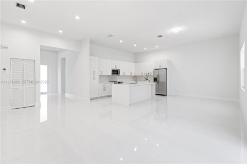 House in Cutler Bay, Florida 4 bedrooms, 179.02 sq.m. № 2052821 - photo 25