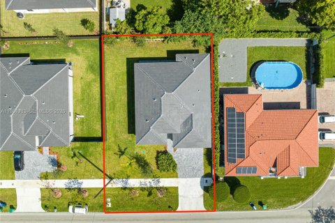 House in Cutler Bay, Florida 4 bedrooms, 179.02 sq.m. № 2052821 - photo 30