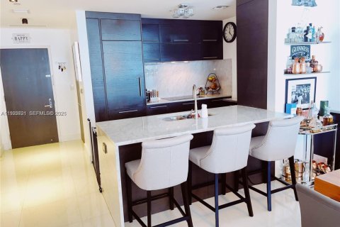 Condominio en alquiler en Miami, Florida, 2 dormitorios, 95.78 m2 № 2058555 - foto 2