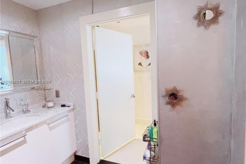 Condominio en alquiler en Miami, Florida, 2 dormitorios, 95.78 m2 № 2058555 - foto 11