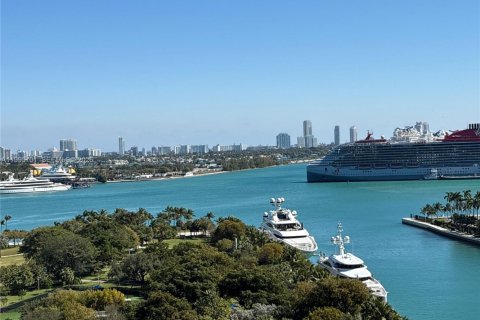 Condominio en alquiler en Miami, Florida, 2 dormitorios, 95.78 m2 № 2058555 - foto 13