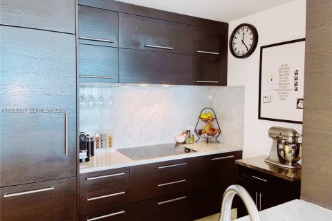 Condominio en alquiler en Miami, Florida, 2 dormitorios, 95.78 m2 № 2058555 - foto 3