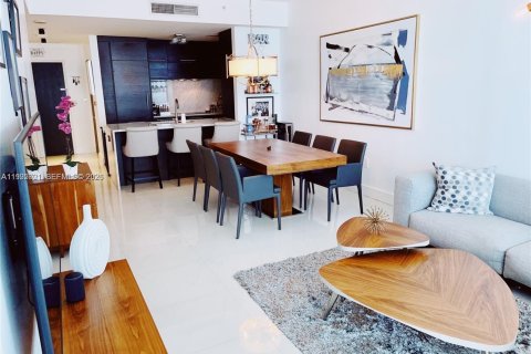 Condominio en Miami, Florida, 2 dormitorios  № 2058555