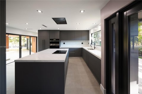 Casa en venta en Miami, Florida, 5 dormitorios, 414.25 m2 № 2000314 - foto 21