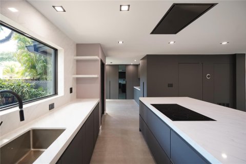 Casa en venta en Miami, Florida, 5 dormitorios, 414.25 m2 № 2000314 - foto 20