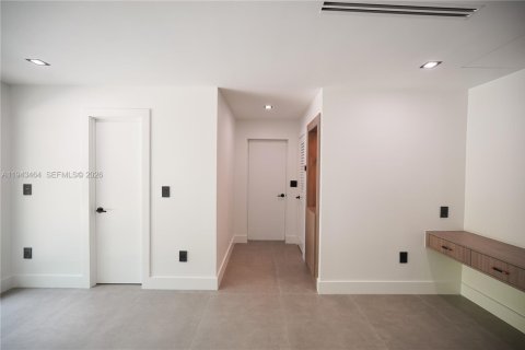 Casa en venta en Miami, Florida, 5 dormitorios, 414.25 m2 № 2000314 - foto 29