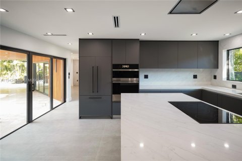 Casa en venta en Miami, Florida, 5 dormitorios, 414.25 m2 № 2000314 - foto 17