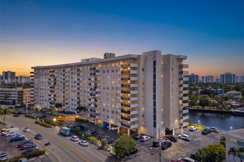 Condo à Hallandale Beach, Floride, 2 chambres  № 2069147
