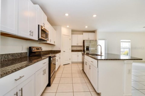 House in Lutz, Florida 5 bedrooms, 205.96 sq.m. № 2210689 - photo 8