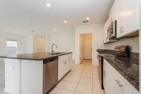 House in Lutz, Florida 5 bedrooms, 205.96 sq.m. № 2210689 - photo 9