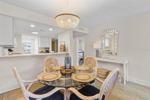 Condo in New Smyrna Beach, Florida, 2 bedrooms  № 1588606 - photo 14