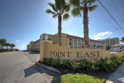 Condo in New Smyrna Beach, Florida, 2 bedrooms  № 1588606 - photo 1