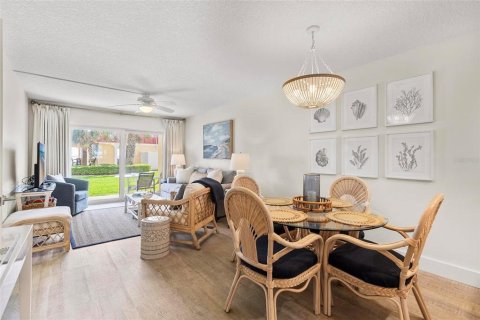 Condo in New Smyrna Beach, Florida, 2 bedrooms  № 1588606 - photo 3