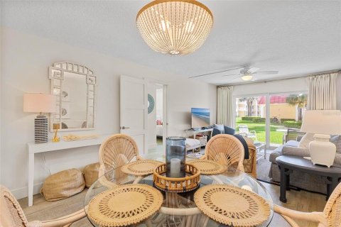 Condo in New Smyrna Beach, Florida, 2 bedrooms  № 1588606 - photo 15